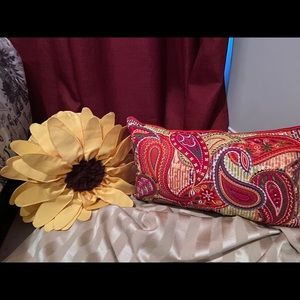 Decorative accent pillows